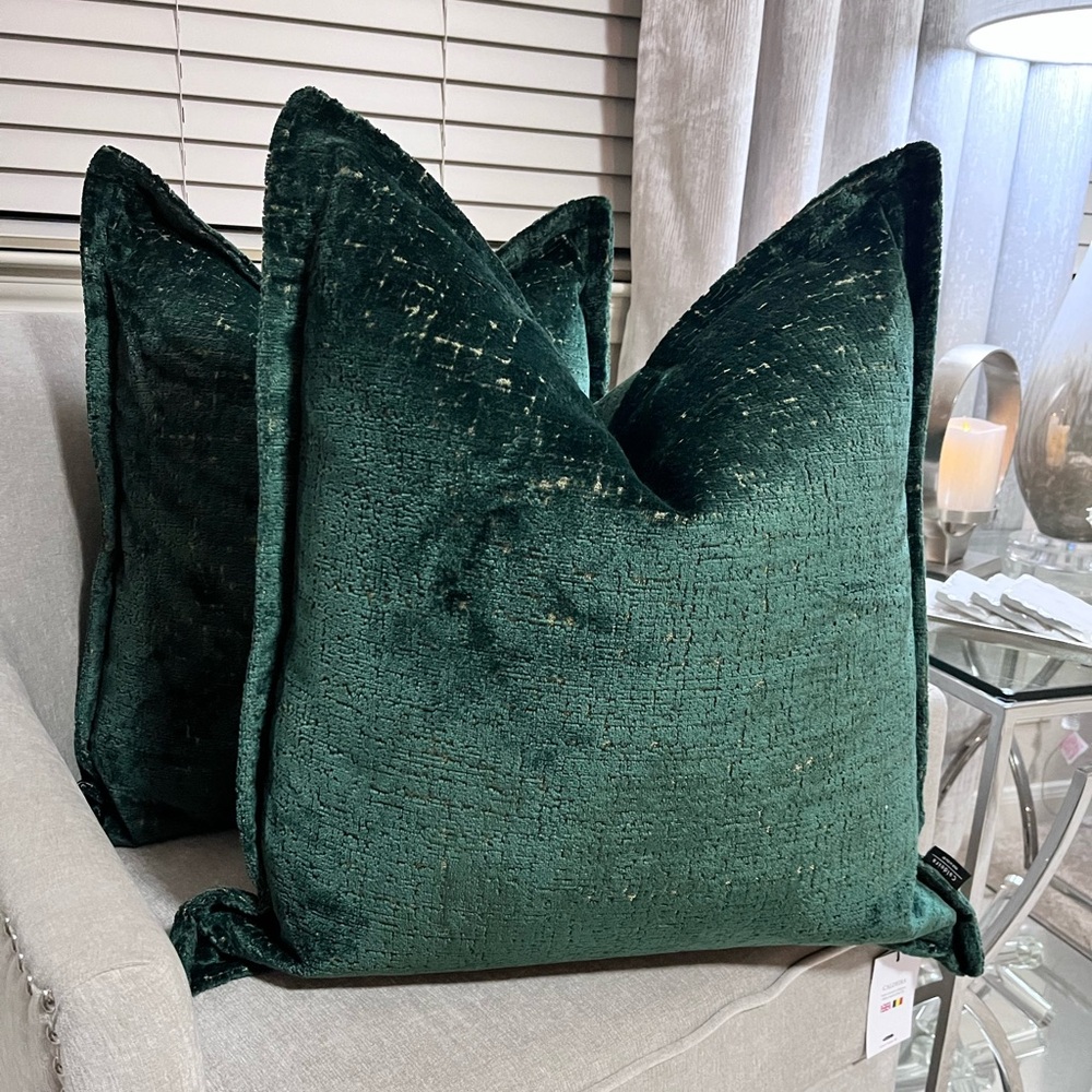 1-NWT CALDEIRA CUT VELVET
DECORATIVE PILLOW (READ DESCRIPTION FOR DETAILS)